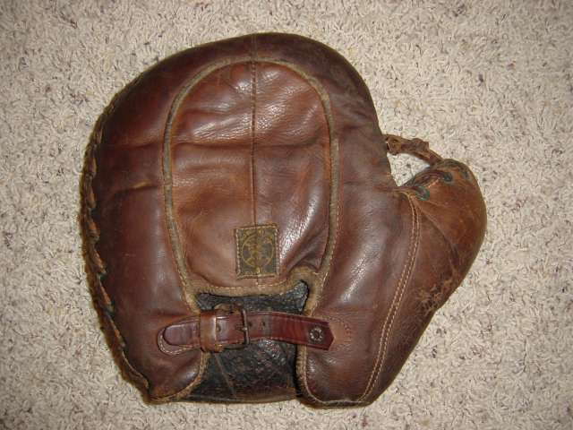 Early 1900's A.J. Reach Crescent Basemitt Back